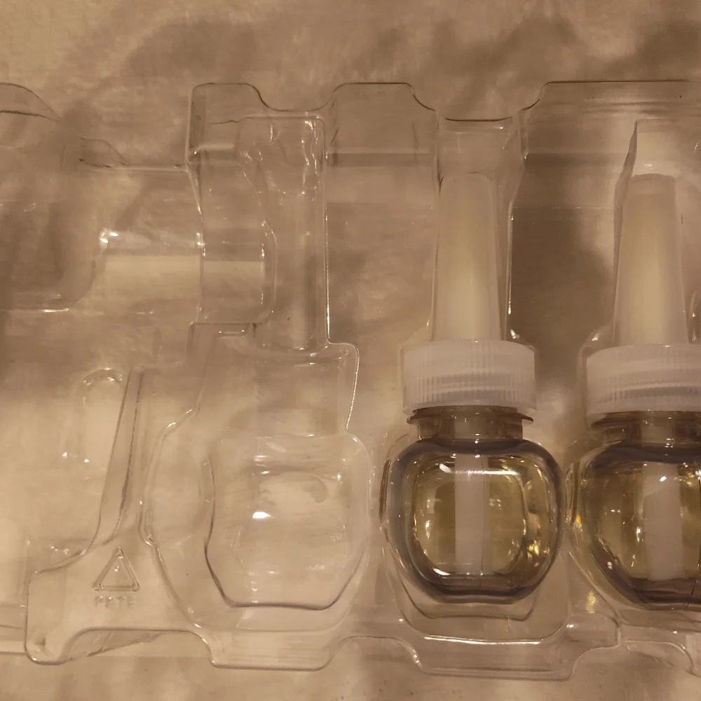 NWT! Glade Plug-In Oil Diffuser Set